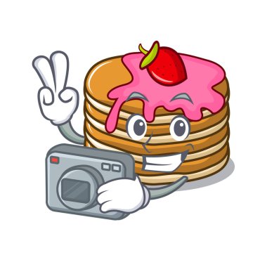 Çilek maskot karikatür ile fotoğrafçı gözleme