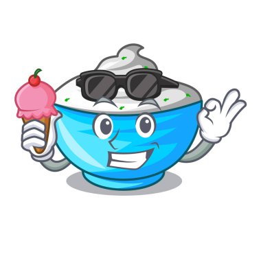 Ahşap kase karikatür ile dondurma ekşi krema