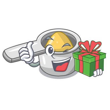 Hediye ile metal kaşık ölçme maskotu izole.