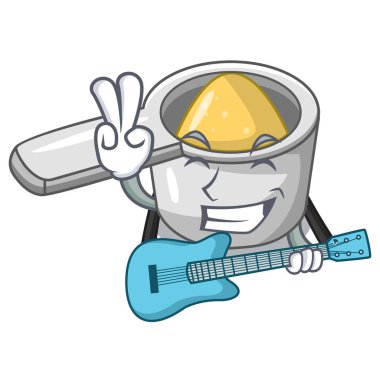 Gitar ile metal kaşık ölçme maskotu izole.