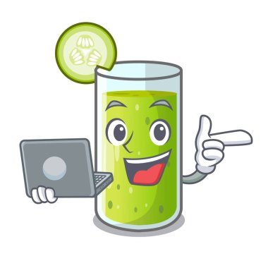 Dizüstü karakter taze meyve suyu yeşil salatalık ile