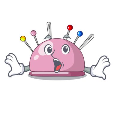 Sürpriz dikiş iğne ve iğne yastığı maskot vektör çizim üzerinde