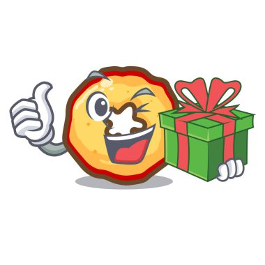 Karakter tahtalarında sunulan hediye elma cipsleriyle.