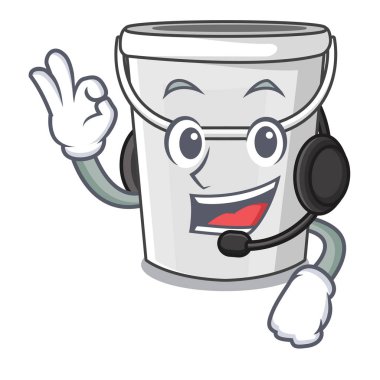 Maskotunda kulaklık plastik tüp kovası vardı.