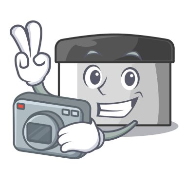 Ahşap maskot masada fotoğrafçı pasta kazıyıcı