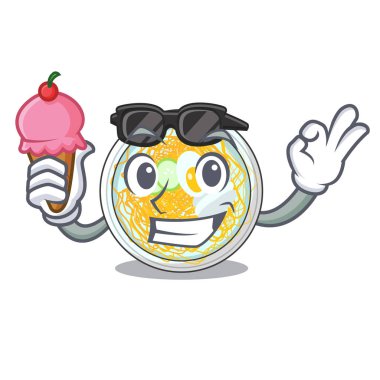 Dondurmayla birlikte Naengmyeon çizgi film kasesinde servis edilir.