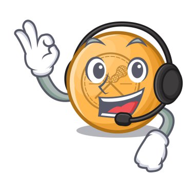 Ahşap çizgi film masasının üstünde kulaklık lekros topu var.