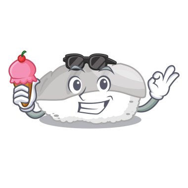 Dondurmalı ika sushi ile maskot servis edilir.