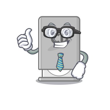 İş adamı maskot odunu masasının üstünden geçiyor.