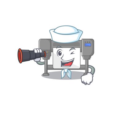 Ahşap bir çizgi film masasında dürbün çizen bir denizci.