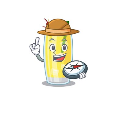 Maskot tasarımı konsepti. Pina colada kokteyl kâşifi. Ormanda pusula kullanıyor.