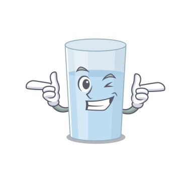 Bir bardak suyun çizgi film dizaynı göz kırpan komik yüzünü gösteriyor. Vektör illüstrasyonu