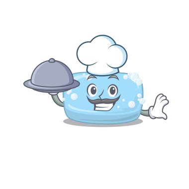 Maskot karakteri tarzı bir sabun şefi tepside yemek servisi yapıyor. Vektör illüstrasyonu