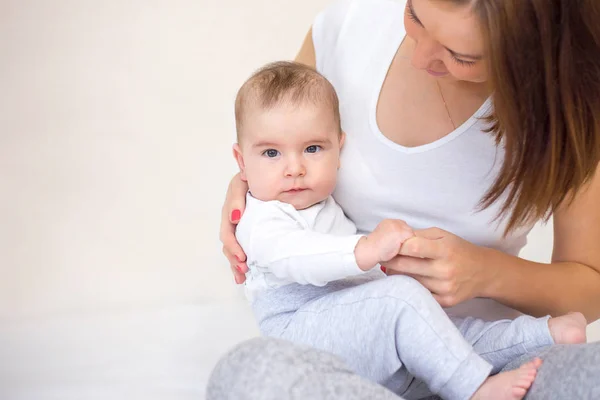 Young Mother Playing Her Happy Baby Home — Stock Photo, Image