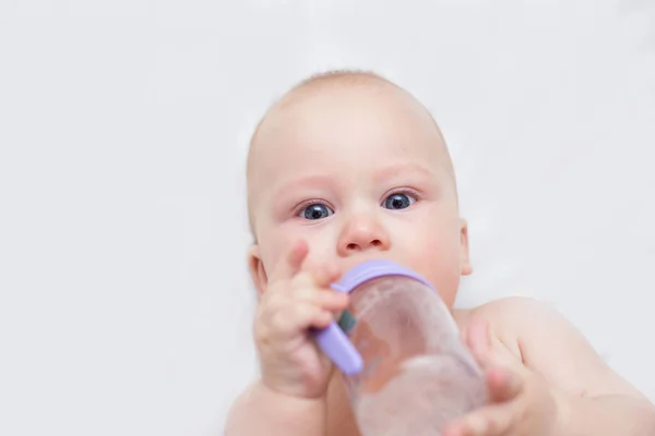 Portrait Infant Drinking Bottle Lying — Stock Photo, Image