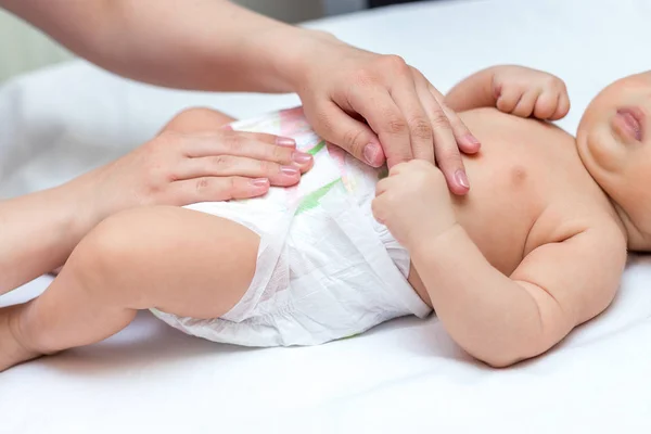 Mother Changing Diaper Her Newborn Home — Stock Photo, Image