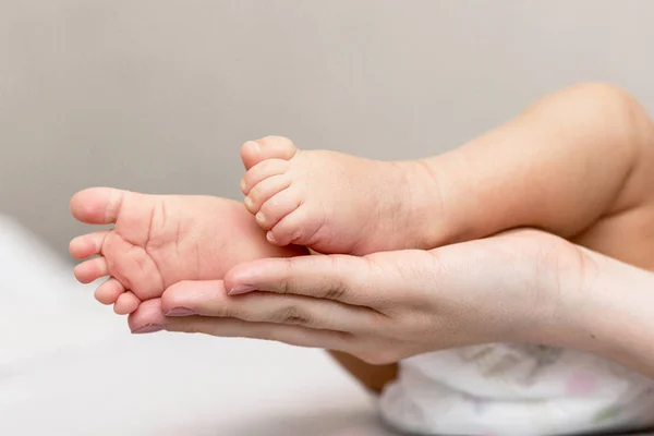 Mother Therapist Giving Massage Her Newborn Son — Stock Photo, Image