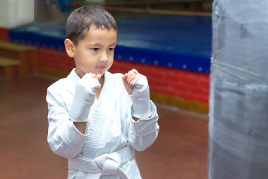 Miass, Rusya - 12 Aralık 2018: dövüş sanatları eğitimi almış bir grup çocuk