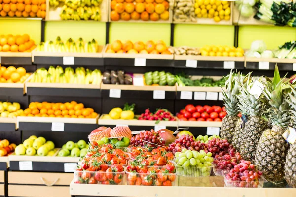 Presentation Med Olika Frukter Stormarknad — Stockfoto