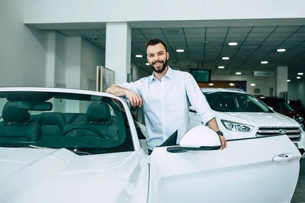 Confident Man Choosing Car Dealership — Stock Photo, Image