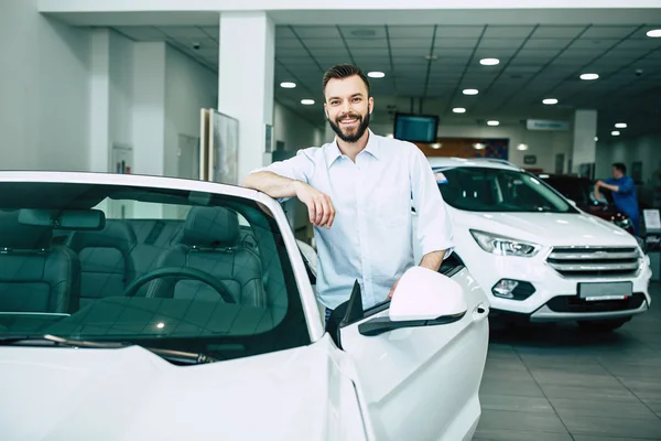 Confident Man Choosing Car Dealership — Stock Photo, Image