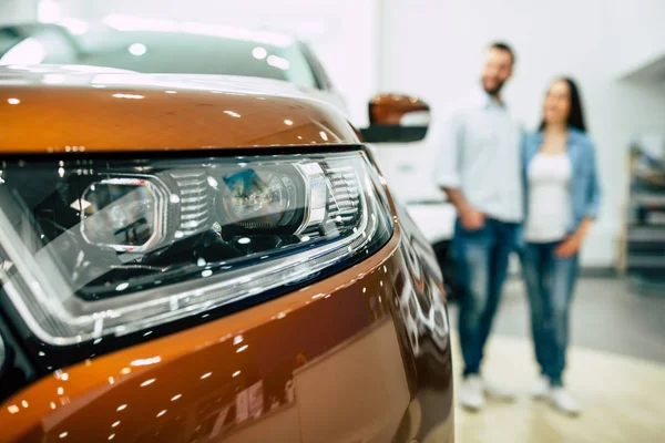 Happy Young Couple Casual Wear Standing New Car Dealership Close — Stock Photo, Image