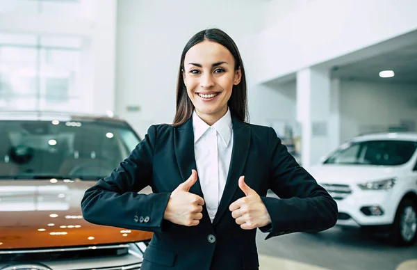 Portrait Cheerful Smiling Businesswoman Black Suit Showing Thumbs Standing Dealership — Stock Photo, Image