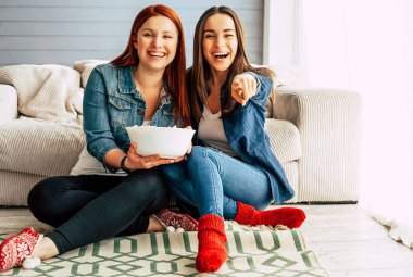 Arkadaşlar pop Mısır ile gülümseyen