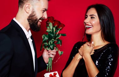 Genç kız için gül buket hediye adam sakal