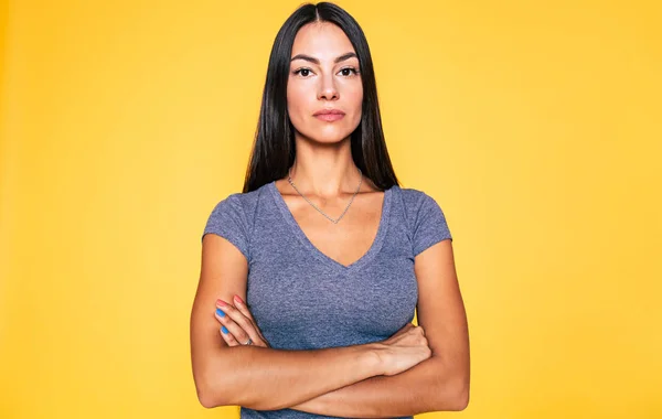 Portrait Serious Young Woman Folded Arms — Stock Photo, Image