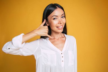 Studio poz şirin Asyalı kadın