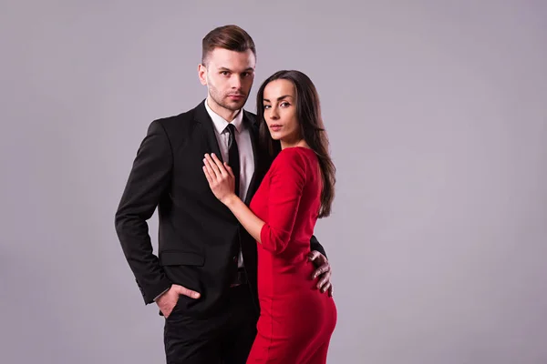 Quiero Tanto Hermosa Pareja Elegante Elegante Traje Vestido Abrazan Divierten — Foto de Stock