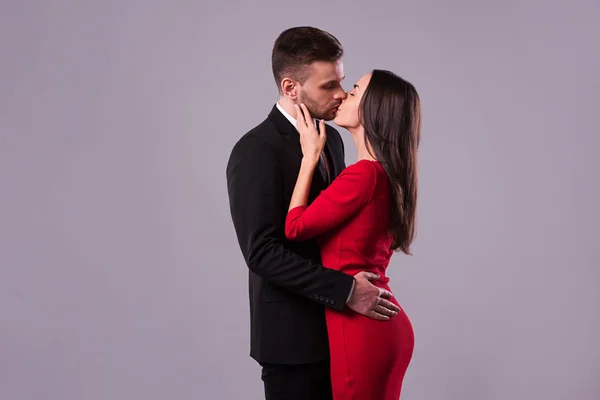 Quiero Tanto Hermosa Pareja Elegante Elegante Traje Vestido Abrazan Divierten — Foto de Stock