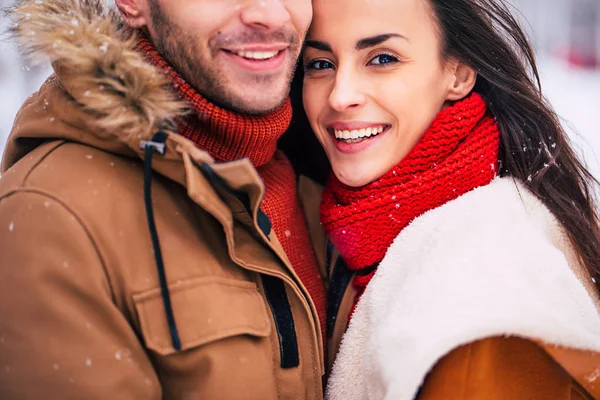 Happy Couple Posing Winter Nature Background — Stock Photo, Image
