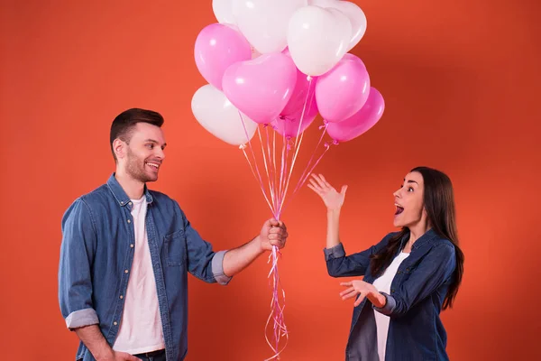 Young Beautiful Couple Love Posing Together Colorful Balloons Casual Wear — Stock Photo, Image