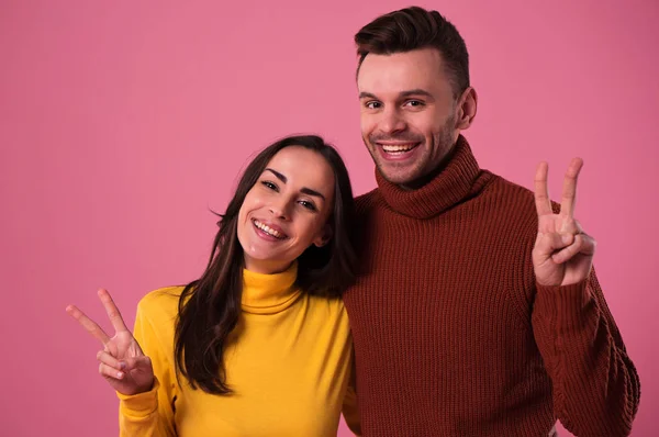 Young Cheerful Loving Couple Dressed Sweaters Hugging Isolated Pink Background — 스톡 사진