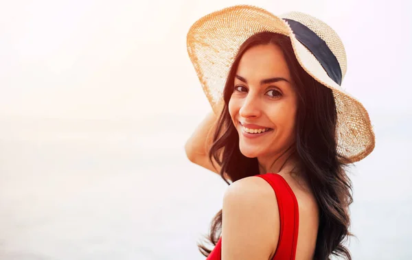 Elegante Francese Ragazza Costume Bagno Rosso Cappello Cammello Con Una — Foto Stock