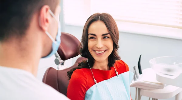 Road Recovery Bodacious Girl Dental Chair Next Dentist Happy Emotions — Stock Photo, Image