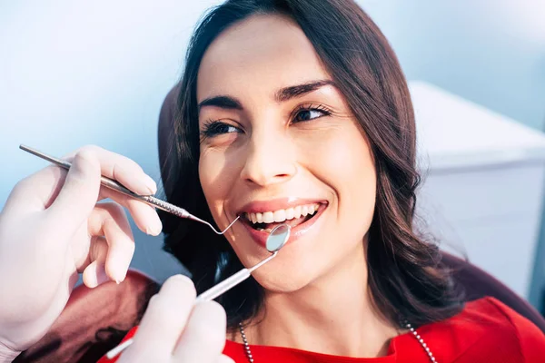 Girl Brilliant White Smile Healthy Teeth Because Doctors Work Sitting — Stock Photo, Image