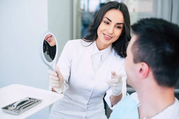 Stress Free Dentistry Calm Dental Doctor Wearing Special Clothes Holding — Stock Photo, Image