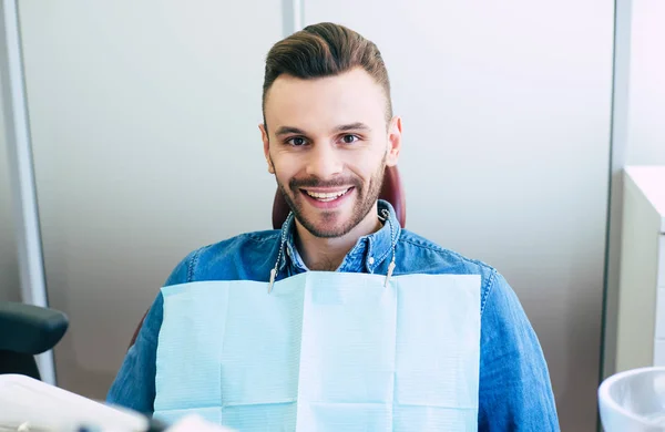 Obtaining Result Dentist Cabinet Full White Color All Medical Necessary — Stock Photo, Image