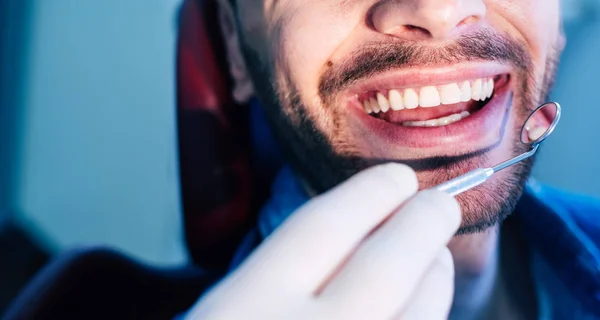 Pre Examination Close Photo Teeth Which Need Treatment Doctor Doing — Stock Photo, Image