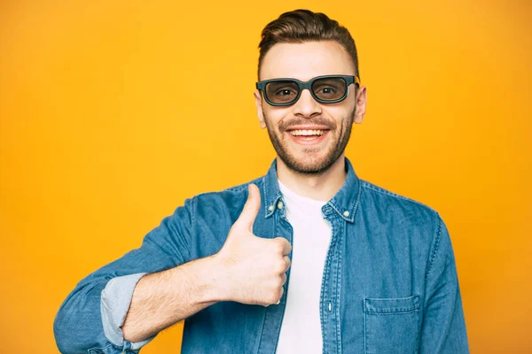 Chilling Man Yellow Background His Thumb Pointed Which Tells His — Stock Photo, Image