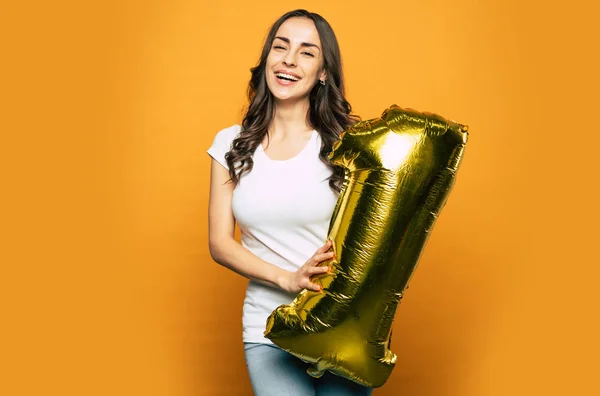 Ánimo Campeón Fondo Naranja Llama Con Chica Feliz Satisfecha Lado —  Fotos de Stock