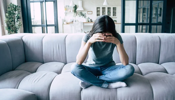 Mauvais Sentiment Soi Douleurs Sévères Dans Tête Cou Femme Assise — Photo