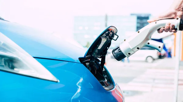 Cropped View Man Holding Fuel Pump Refueling Automobile Gas Station — Stock Photo, Image