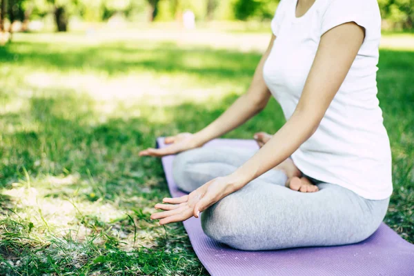 Ochtend Yoga Gezonde Levensstijl Bijgesneden Foto Van Jonge Slanke Vrouw — Stockfoto