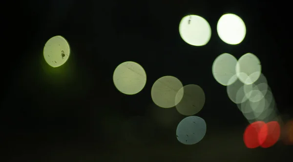 Gedeconcentreerde Wazige Nachtelijke Stadslichten — Stockfoto