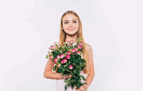 Mooi Schattig Mooi Glimlachend Blond Meisje Met Gelukkige Ogen Houdt — Stockfoto