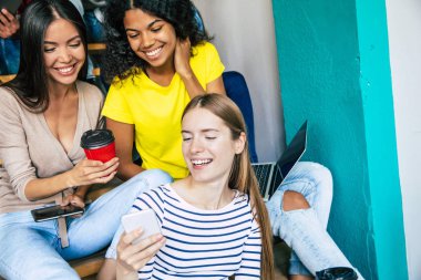 Genç öğrenci grubu